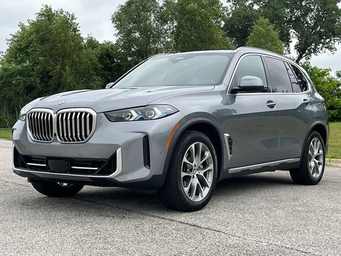 Used 2024 BMW X5 xDrive40i w/ Premium Package AWD/4WD image 3