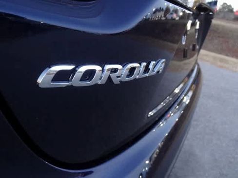 Used 2025 Toyota Corolla LE image 29