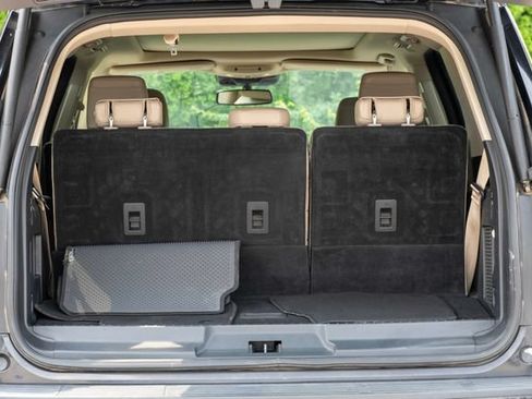 Used 2024 Ford Expedition Limited AWD/4WD image 8