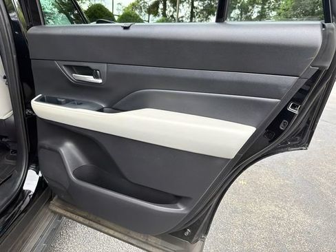 Used 2025 Toyota Grand Highlander FWD image 16