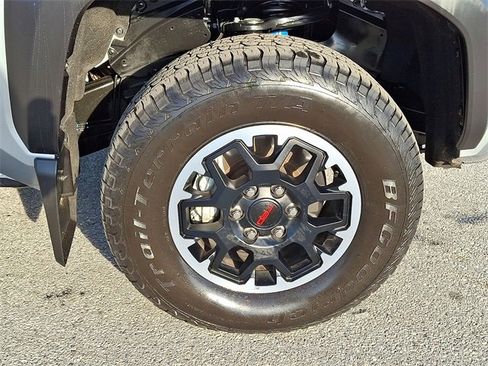 Certified 2025 Toyota Tacoma TRD Off-Road image 8
