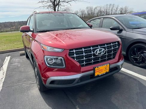 Certified 2025 Hyundai Venue Limited image 2
