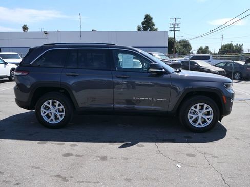 Used 2023 Jeep Grand Cherokee Limited w/ Luxury Tech Group II RWD image 2