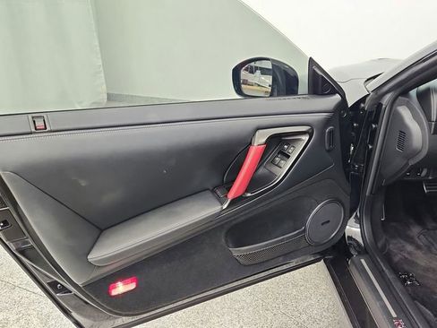 Used 2014 Nissan GT-R Black Edition AWD/4WD image 16