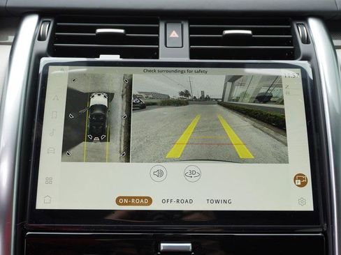 New 2024 Land Rover Discovery Metropolitan Edition image 14