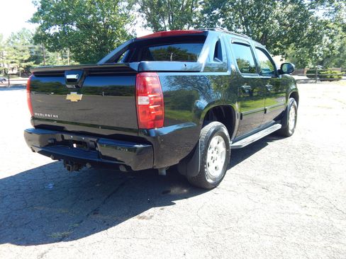 Used 2013 Chevrolet Avalanche LT image 5
