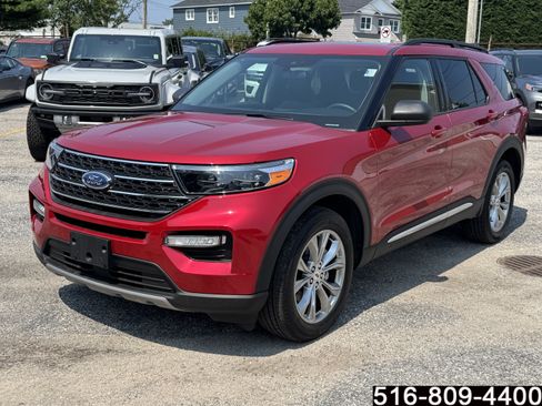 Used 2023 Ford Explorer XLT w/ Equipment Group 202A AWD/4WD image 8