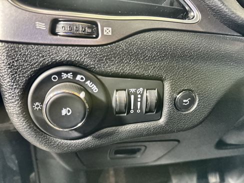 Used 2022 Jeep Cherokee Limited w/ Elite Package image 26