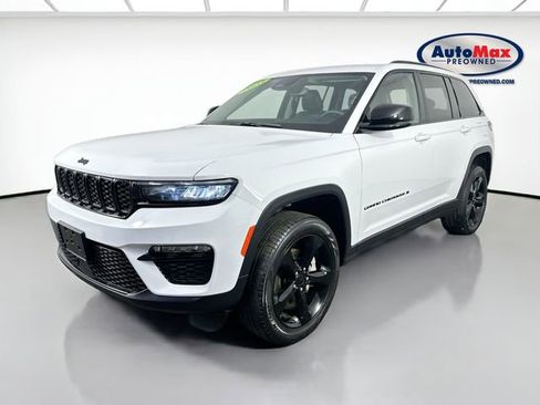 Used 2023 Jeep Grand Cherokee Limited w/ Black Appearance Package AWD/4WD image 5