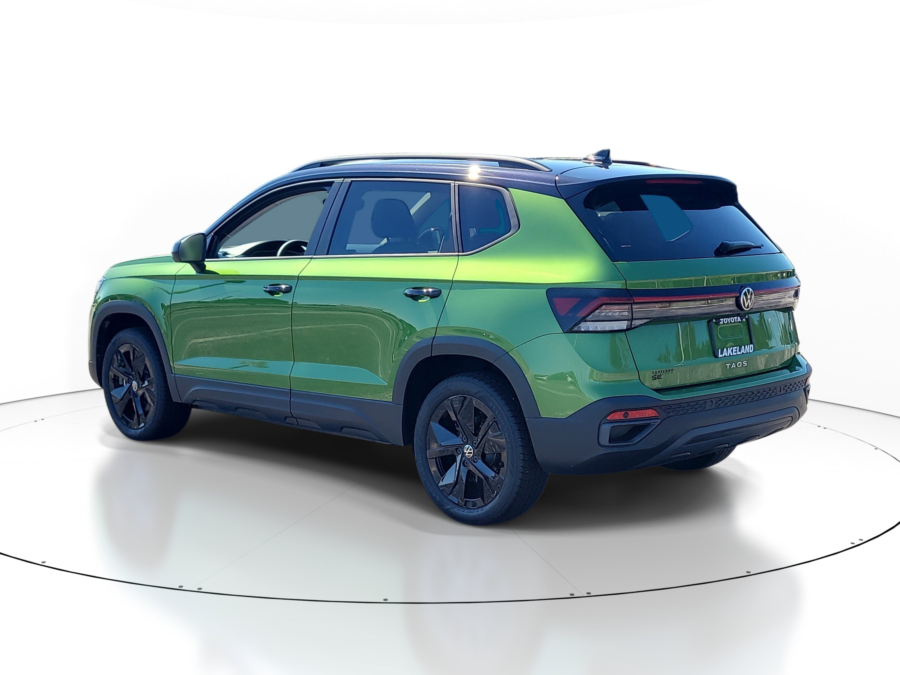 Used 2026 Volkswagen Taos SE FWD image 5