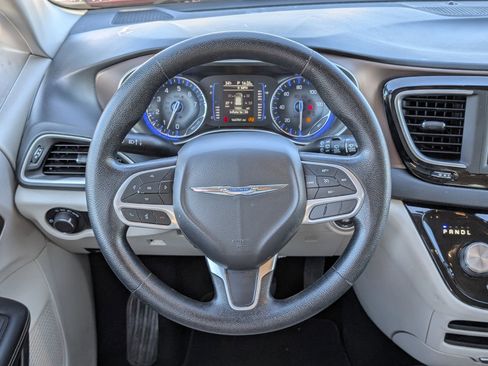 Used 2021 Chrysler Voyager Lxi image 15