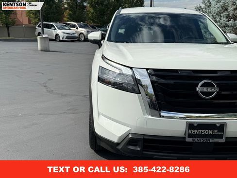 Used 2025 Nissan Pathfinder SV image 14
