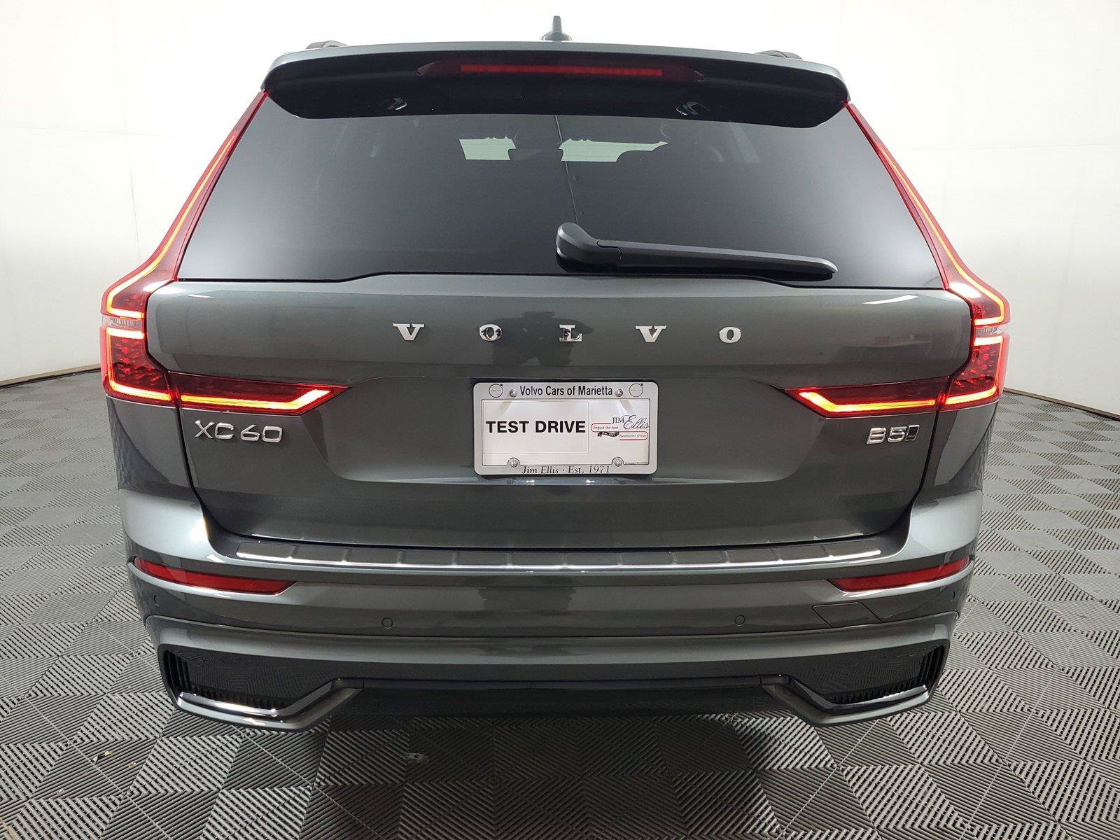 New 2027 Volvo XC60 B5 Core AWD/4WD image 5