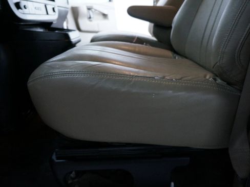 Used 2018 Chevrolet Express 3500 image 9