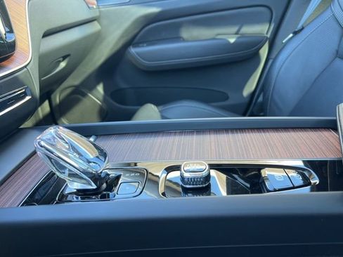 Certified 2023 Volvo XC60 B5 Ultimate w/ Climate Package image 36