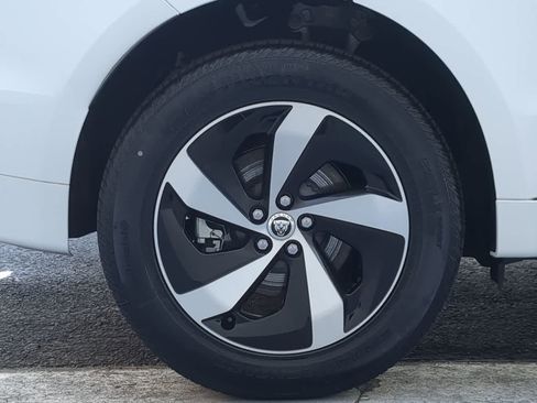 Used 2025 Jaguar F-PACE R-Dynamic S image 12