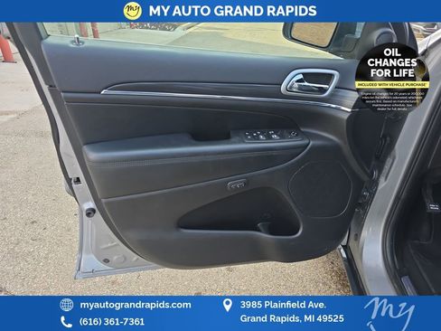 Used 2019 Jeep Grand Cherokee Limited image 10