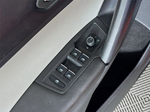 Used 2019 Volkswagen Tiguan SE w/ Panoramic Sunroof Package FWD image 20