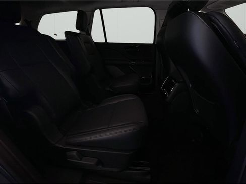Used 2025 Lincoln Aviator AWD image 12