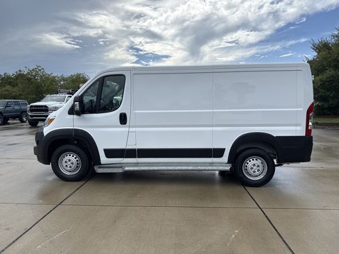 Used 2025 RAM ProMaster 2500 w/ U-Haul Equipment Group FWD image 6