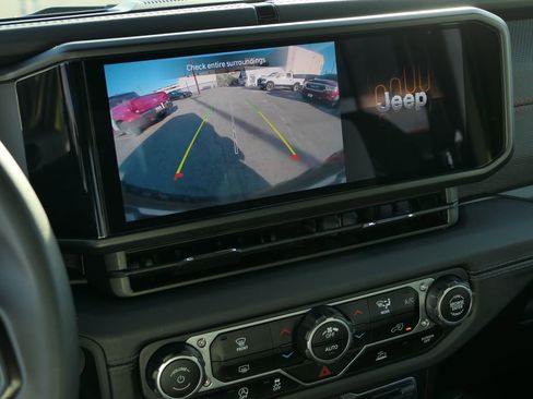 Used 2024 Jeep Wrangler Unlimited Rubicon image 18