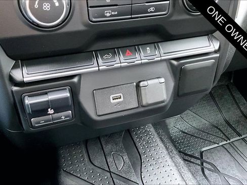 Used 2020 Chevrolet Silverado 2500 Custom w/ Custom Value Package image 16