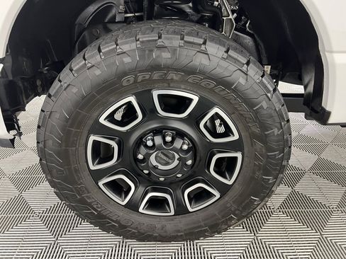 Used 2024 Ford F350 Platinum w/ FX4 Off-Road Package image 12