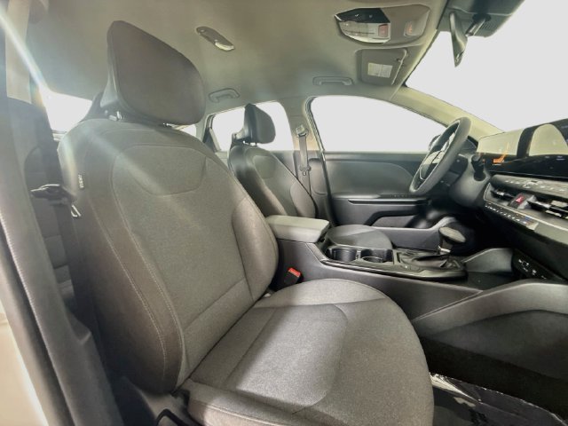 Used 2025 Kia K4 FWD image 28
