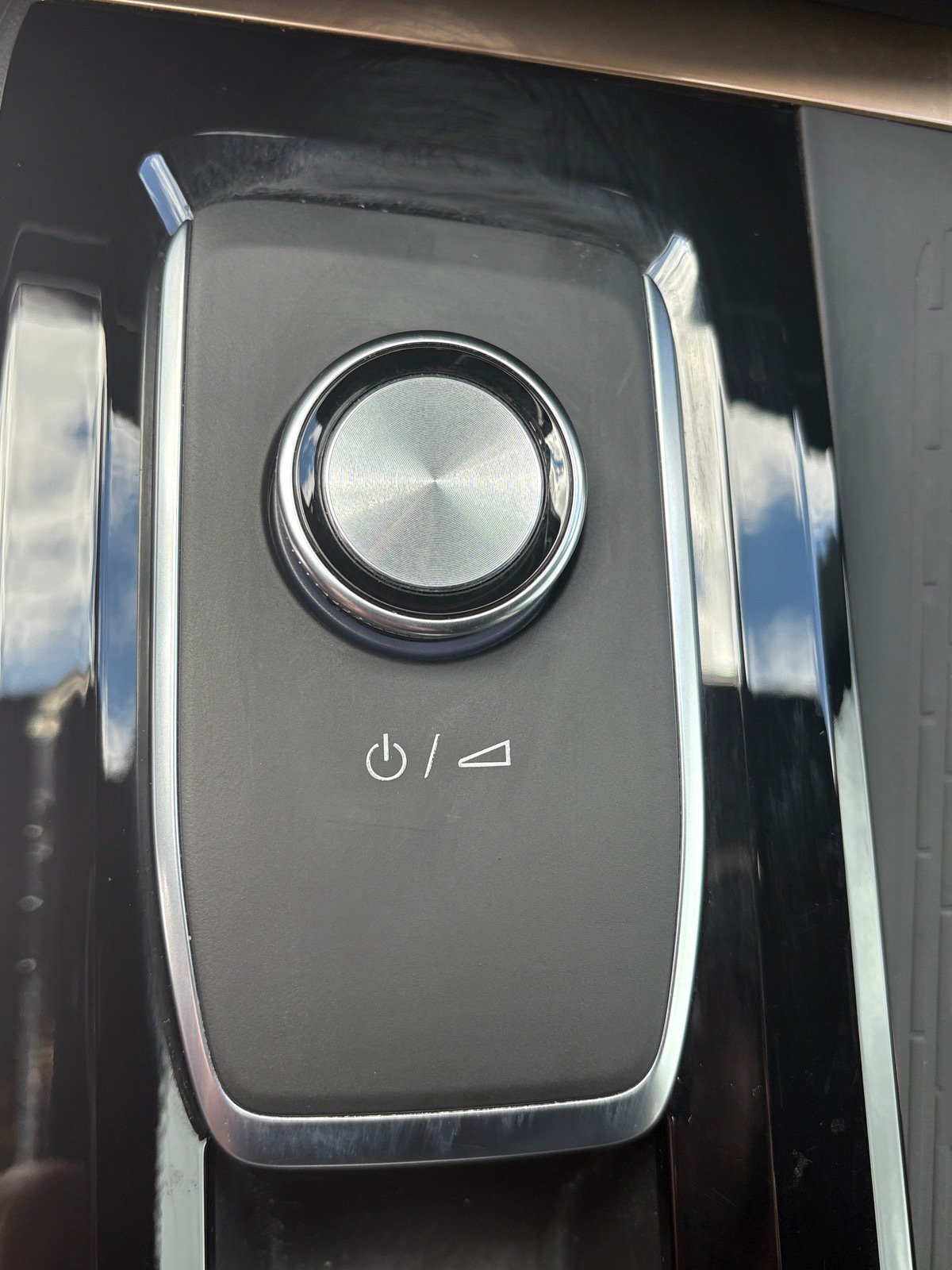 Used 2025 Buick Enclave Avenir w/ Super Cruise Package FWD image 31