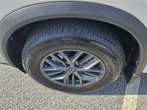 Used 2025 Nissan Rogue S image 16