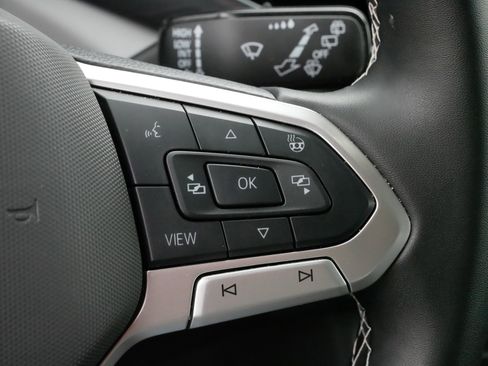 Used 2024 Volkswagen Taos SEL image 25