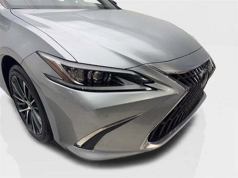 Used 2023 Lexus ES 300h w/ Premium Package image 17