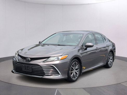 Used 2024 Toyota Camry XLE FWD image 1