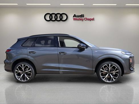 New 2026 Audi Q3 quattro 2.0T w/ 20" Wheel Package AWD/4WD image 6
