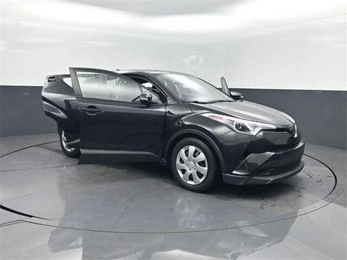 Used 2019 Toyota C-HR LE image 36