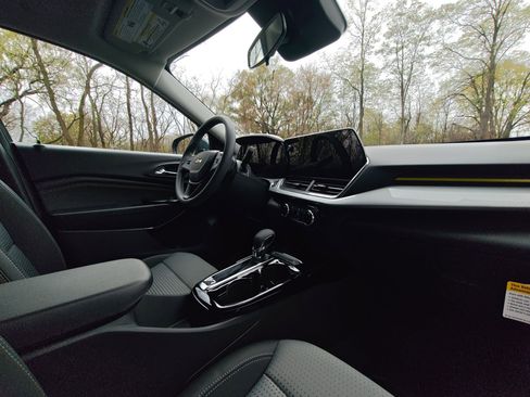 New 2026 Chevrolet Trax LT image 23