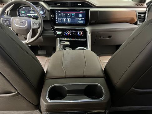 Used 2025 GMC Sierra 1500 Denali w/ Technology Package AWD/4WD image 43