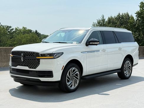 New 2027 Lincoln Navigator L Premier AWD/4WD image 1