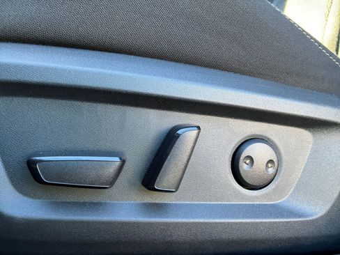 Used 2025 Nissan Rogue SV image 22