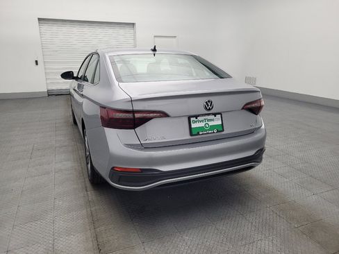 Used 2024 Volkswagen Jetta SE image 6