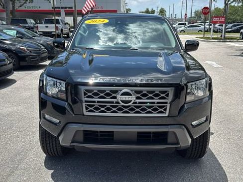 Used 2024 Nissan Frontier SV w/ SV Convenience Package RWD image 2