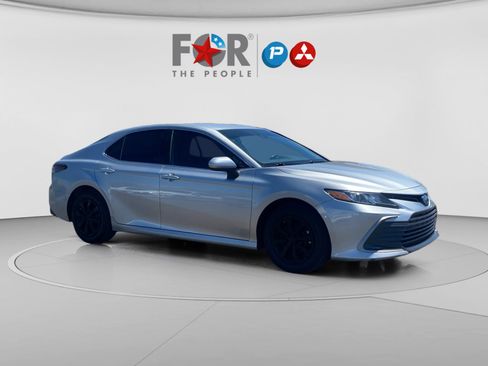 Used 2023 Toyota Camry LE FWD image 7