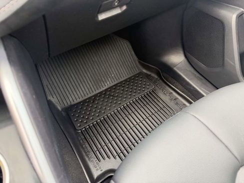 Used 2023 Toyota Highlander XLE image 17