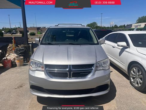 Used 2011 Dodge Grand Caravan Mainstreet w/ PWR Convenience Group FWD image 2