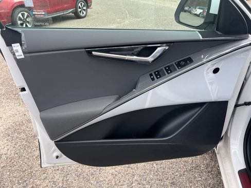 New 2025 Kia Niro EX image 19