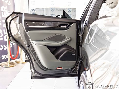 Used 2025 Porsche Macan Turbo Electric AWD/4WD image 35