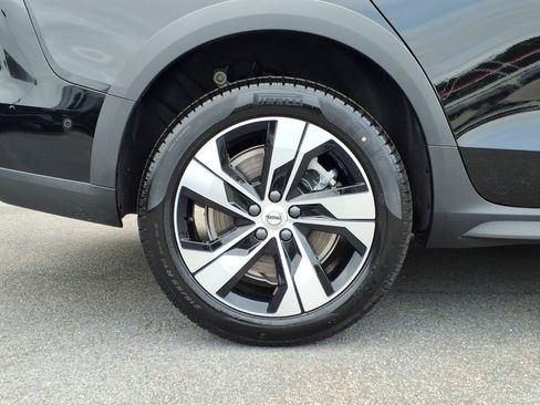 New 2026 Volvo V60 B5 Cross Country Plus w/ Climate Package AWD/4WD image 3