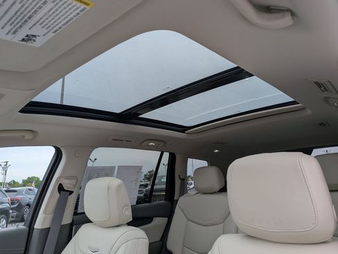 Used 2024 Cadillac XT6 Premium Luxury w/ LPO, Floor Liner Package AWD/4WD image 18