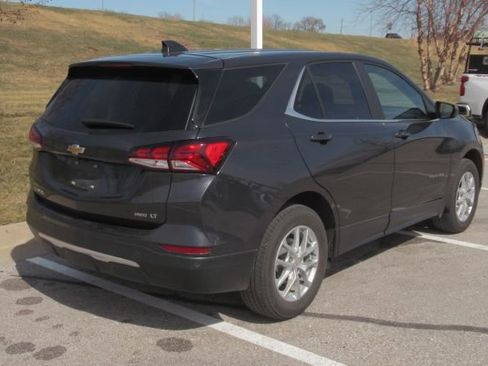 Used 2023 Chevrolet Equinox LT w/ Driver Convenience Package image 2
