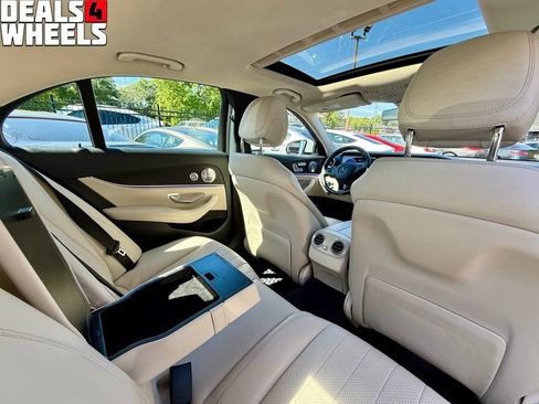 Used 2017 Mercedes-Benz E 300 4MATIC image 30